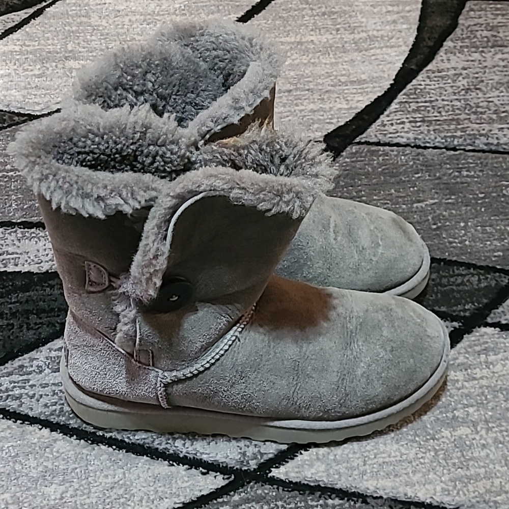 UGG BAILEY BUTTON CLASSIC SHORT GRAY BOOTS PRICE FIRM